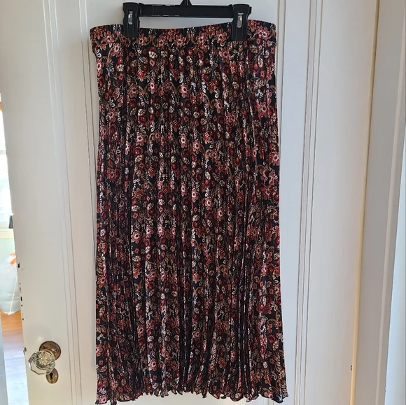 Max Studio Women's skirt - Picture 5 of 14